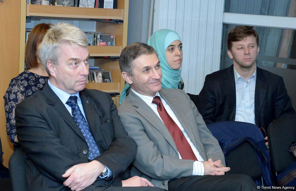 Trend News Agency's senior editor presents book in Baku (PHOTO)