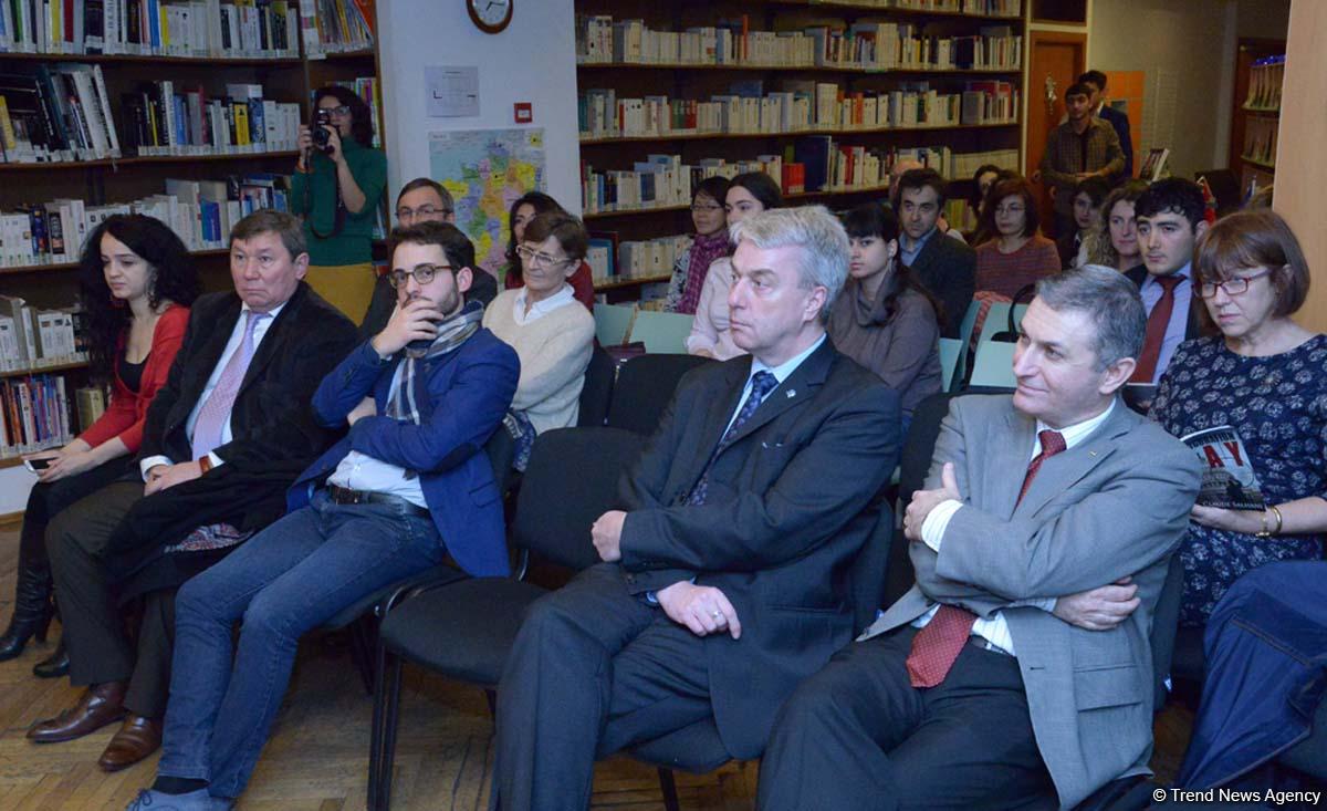 Trend News Agency's senior editor presents book in Baku (PHOTO)