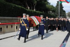 Azerbaijani president, his spouse pay tribute to martyrs