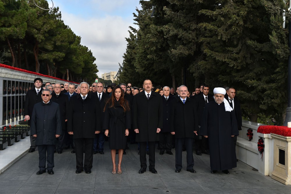 Azerbaijani president, his spouse pay tribute to martyrs