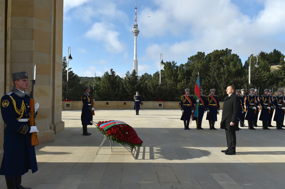 Azerbaijani president, his spouse pay tribute to martyrs