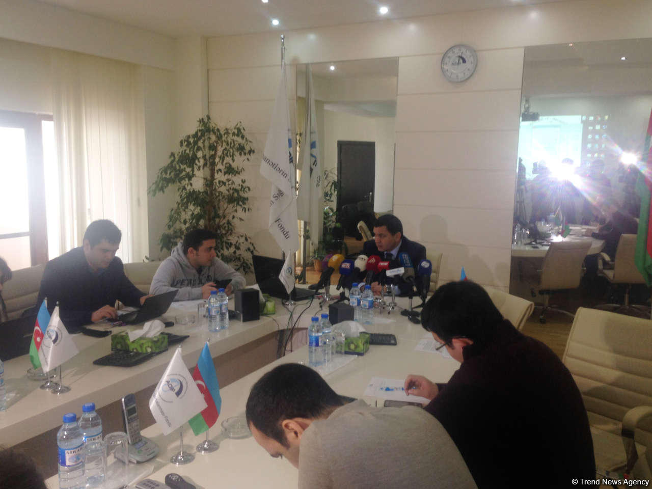 Customers of bankrupt Azerbaijani banks not in hurry to get money back
