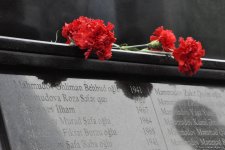 Azerbaijani public commemorates Khojaly genocide victims (PHOTO)