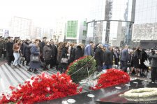 Azerbaijani public commemorates Khojaly genocide victims (PHOTO)
