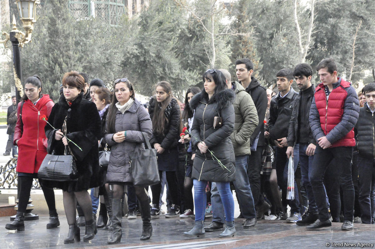 Azerbaijani public commemorates Khojaly genocide victims (PHOTO)