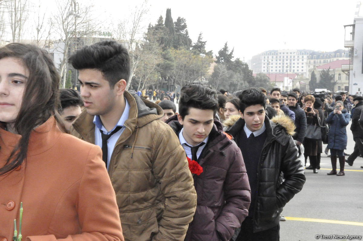 Azerbaijani public commemorates Khojaly genocide victims (PHOTO)