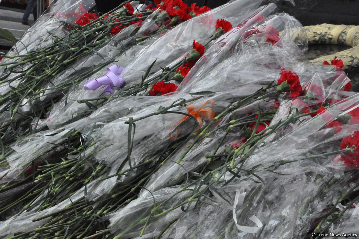 Azerbaijani public commemorates Khojaly genocide victims (PHOTO)