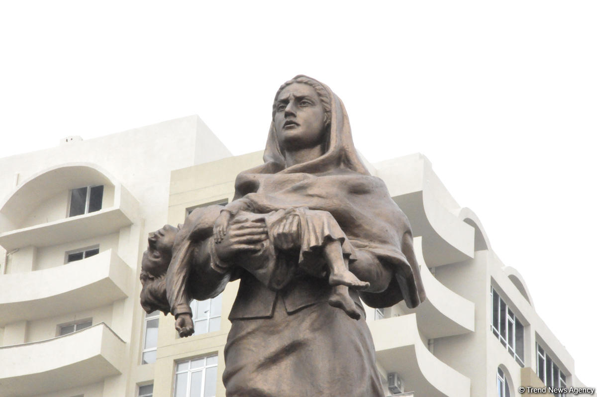 Azerbaijani public commemorates Khojaly genocide victims (PHOTO)