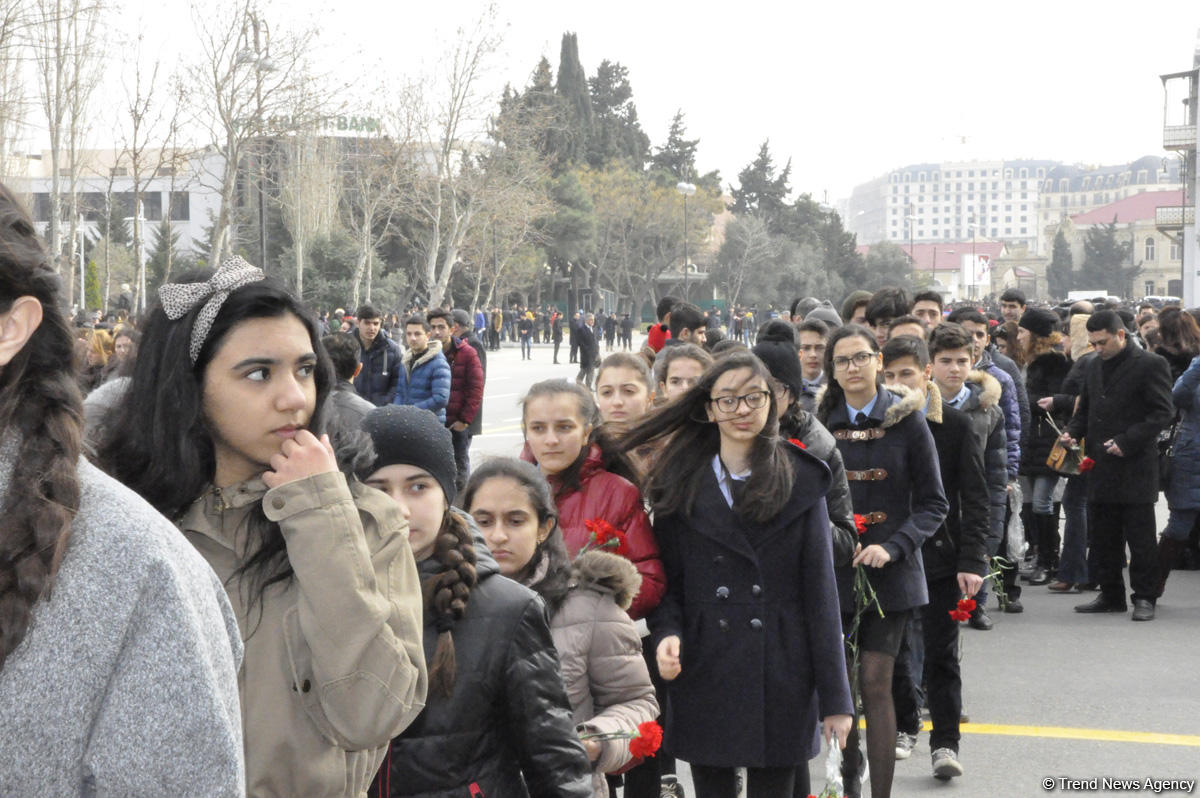 Azerbaijani public commemorates Khojaly genocide victims (PHOTO)