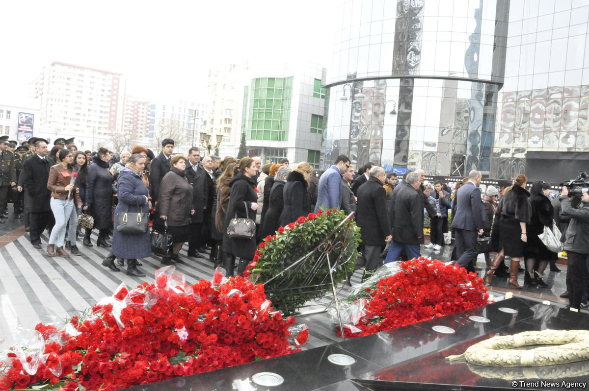 Azerbaijani public commemorates Khojaly genocide victims (PHOTO)