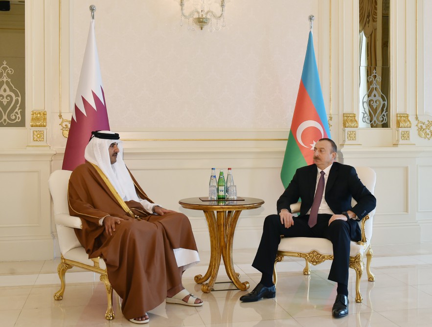 Azerbaijani president, emir of Qatar hold one-on-one meeting