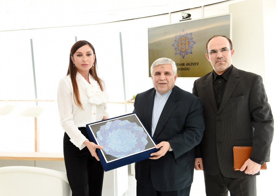 Azerbaijan’s first lady meets Iranian ambassador (PHOTO)