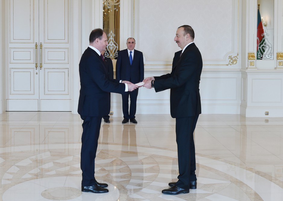 President Aliyev receives credentials of incoming Moldovan ambassador