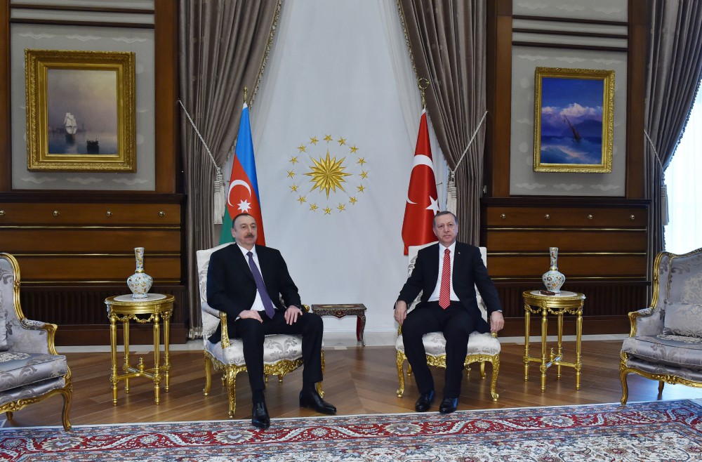 Azerbaijani, Turkish presidents hold one-on-one meeting