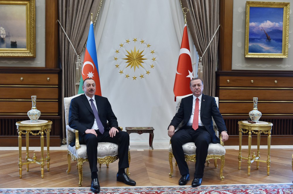 Azerbaijani, Turkish presidents hold one-on-one meeting