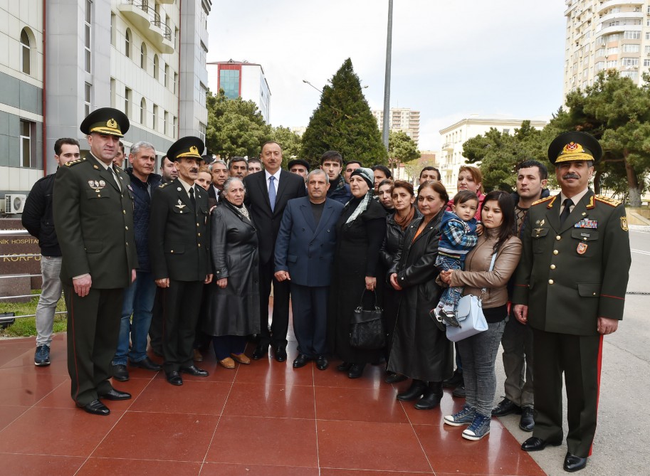 Azerbaijan’s president visits injured servicemen at Defense Ministry’s Central Clinical Hospital