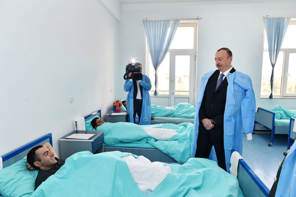 Azerbaijan’s president visits injured servicemen at Defense Ministry’s Central Clinical Hospital