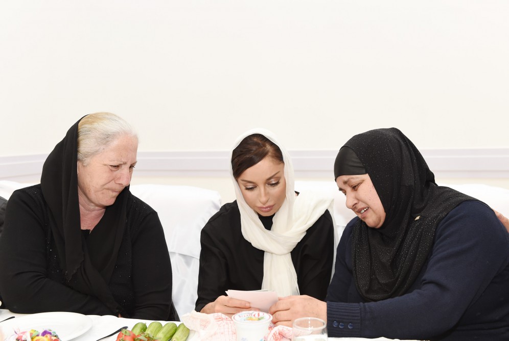 First lady hosts ehsan dinner to commemorate Azerbaijani martyrs
