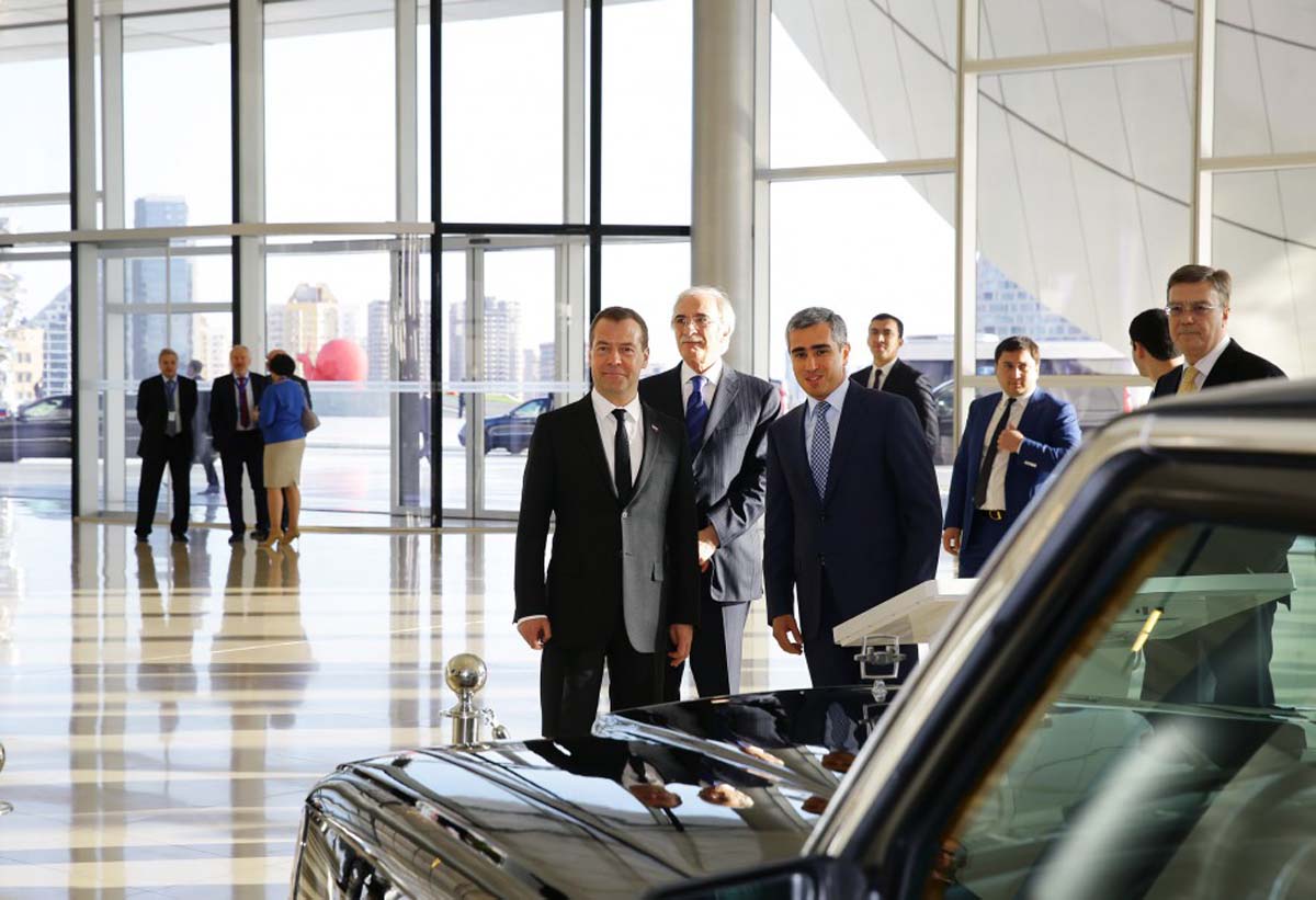 Prime Minister of Russia visits Heydar Aliyev Center (PHOTO)