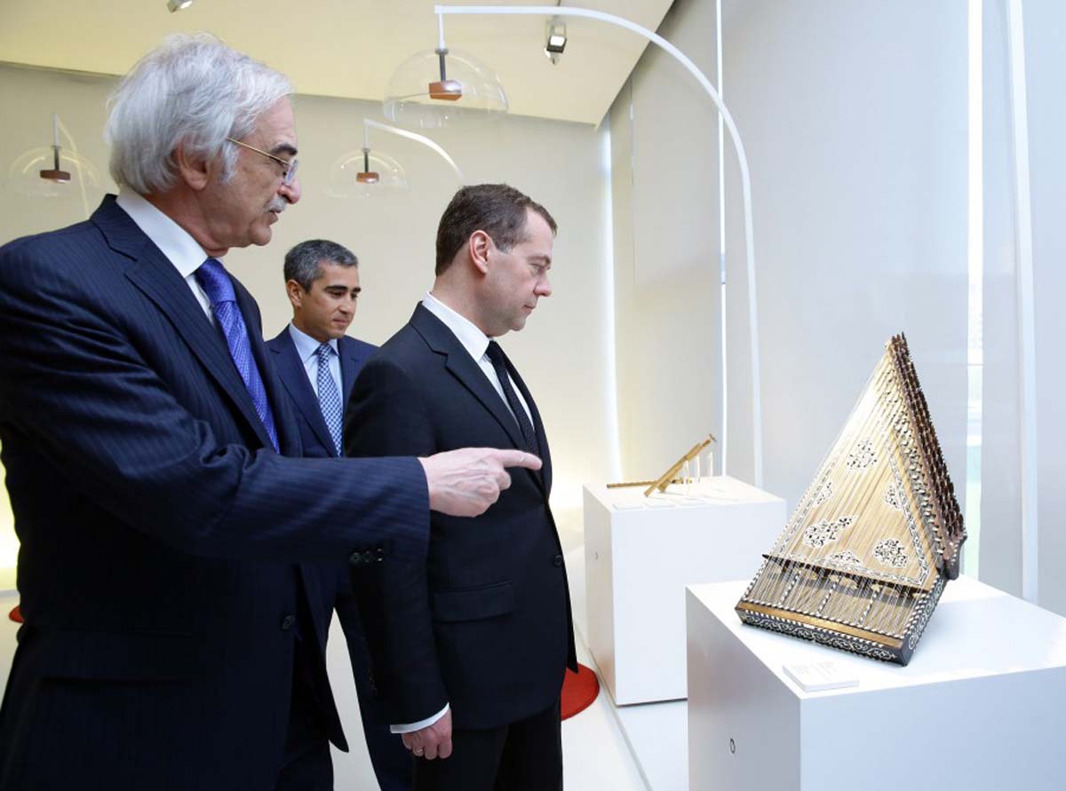 Prime Minister of Russia visits Heydar Aliyev Center (PHOTO)