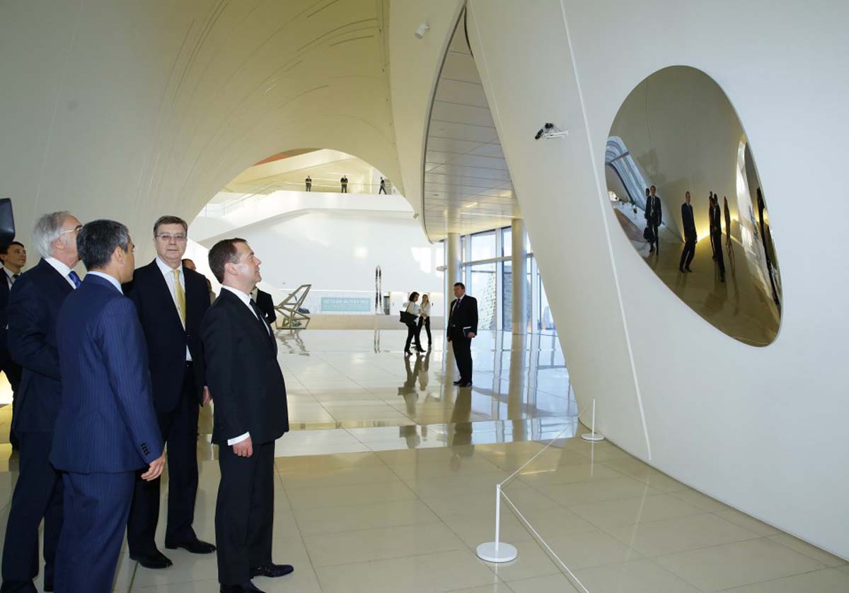 Prime Minister of Russia visits Heydar Aliyev Center (PHOTO)