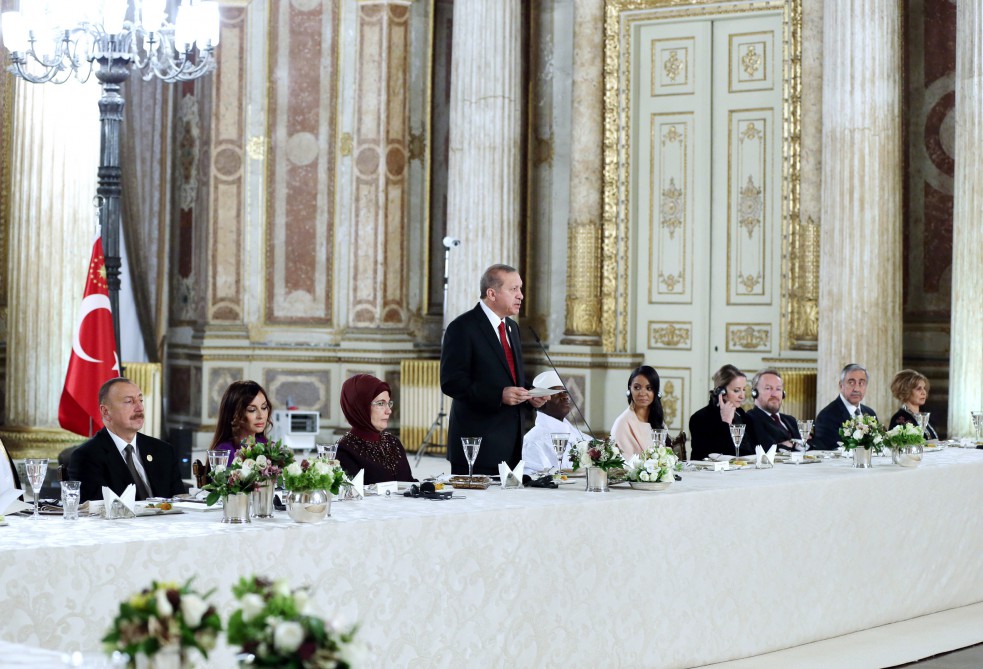 President Aliyev, his spouse attend reception in honor of heads of state and gov’t, attending 13th OIC Summit (PHOTO)