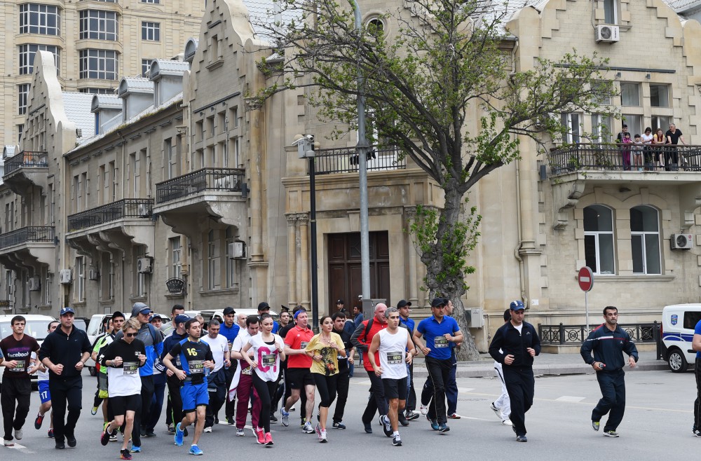 Heydar Aliyev Foundation VP Leyla Aliyeva participates in Baku Marathon 2016