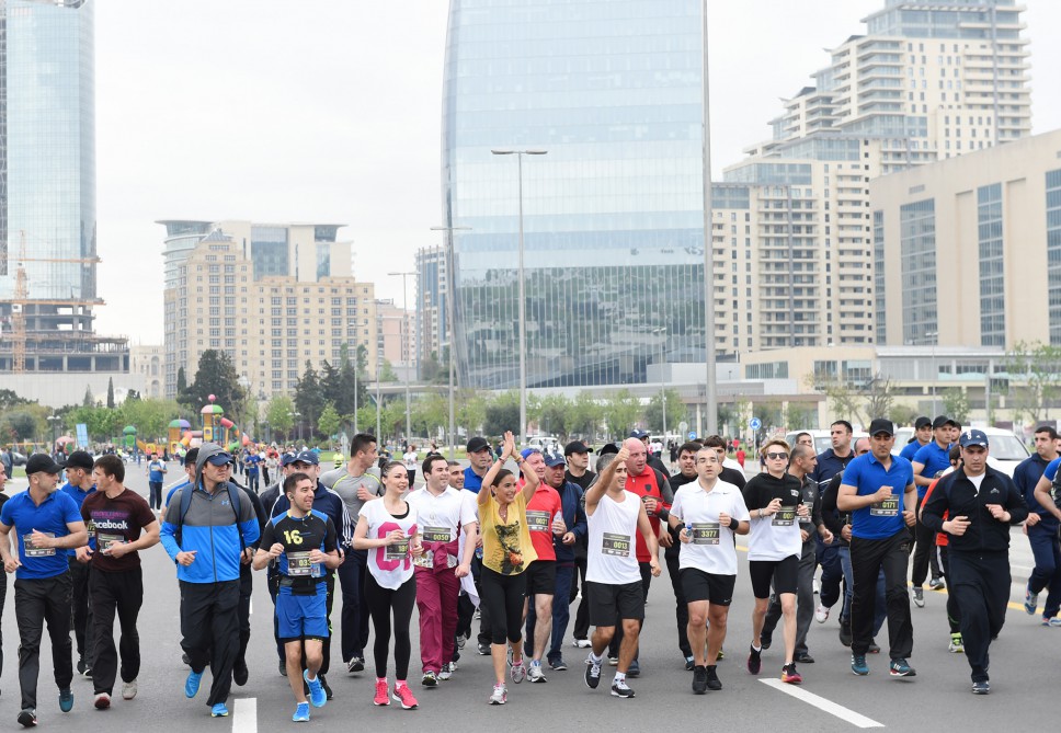 Heydar Aliyev Foundation VP Leyla Aliyeva participates in Baku Marathon 2016