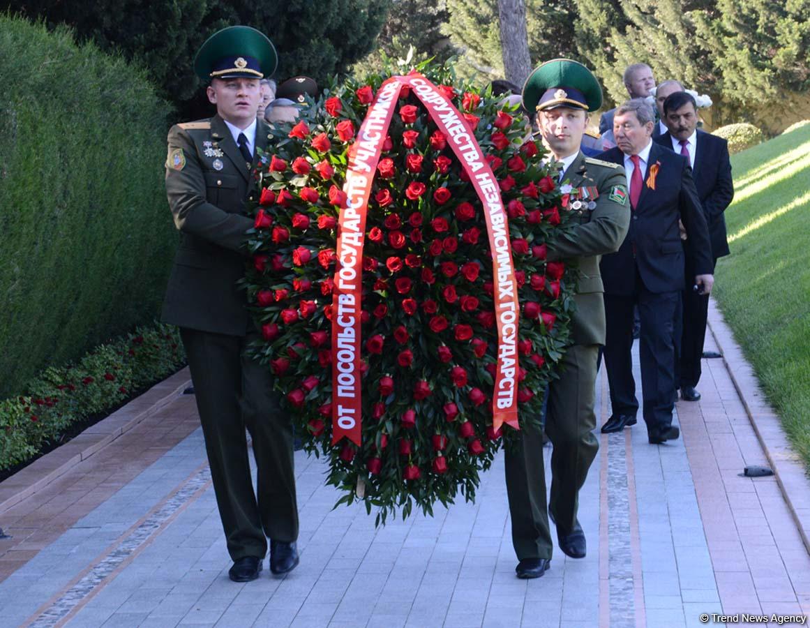 Heads of CIS countries’ diplomatic missions lay wreath at memorial of military glory in Baku