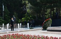 President Aliyev, his spouse visit grave of country’s National Leader Heydar Aliyev