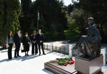 President Aliyev, his spouse visit grave of country’s National Leader Heydar Aliyev