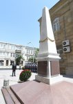 President Aliyev visits memorial of Azerbaijan Democratic Republic (PHOTO)
