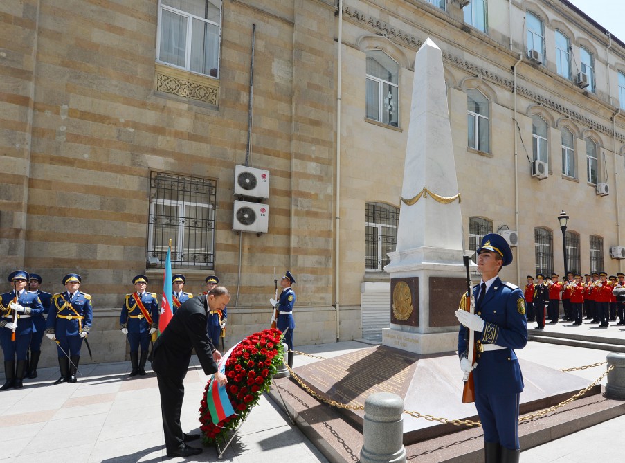 President Aliyev visits memorial of Azerbaijan Democratic Republic (PHOTO)
