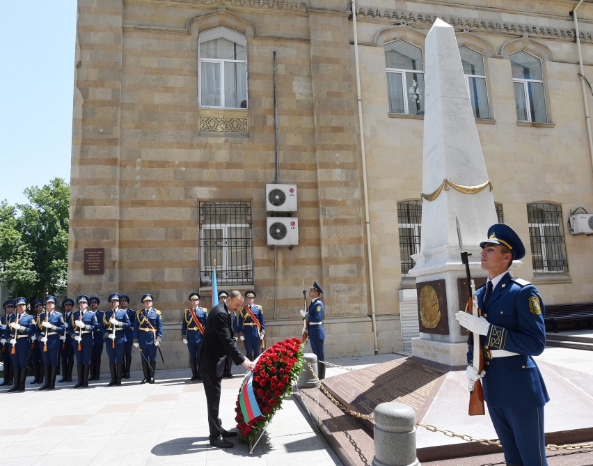 President Aliyev visits memorial of Azerbaijan Democratic Republic (PHOTO)