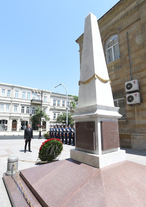 President Aliyev visits memorial of Azerbaijan Democratic Republic (PHOTO)