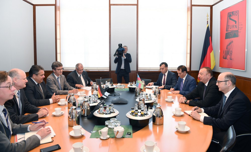 President Ilham Aliyev meets with German vice-chancellor, minister of economic affairs and energy