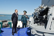 Azerbaijani president reviews new border guard ship of State Border Service (PHOTO)