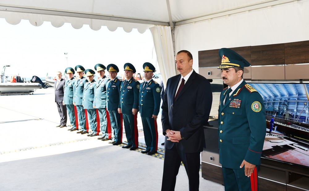 Azerbaijani president reviews new border guard ship of State Border Service (PHOTO)
