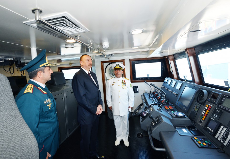 Azerbaijani president reviews new border guard ship of State Border Service (PHOTO)