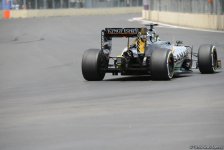 Hamilton continues to dominate F1 First Practice Session in Baku (PHOTO,VIDEO)