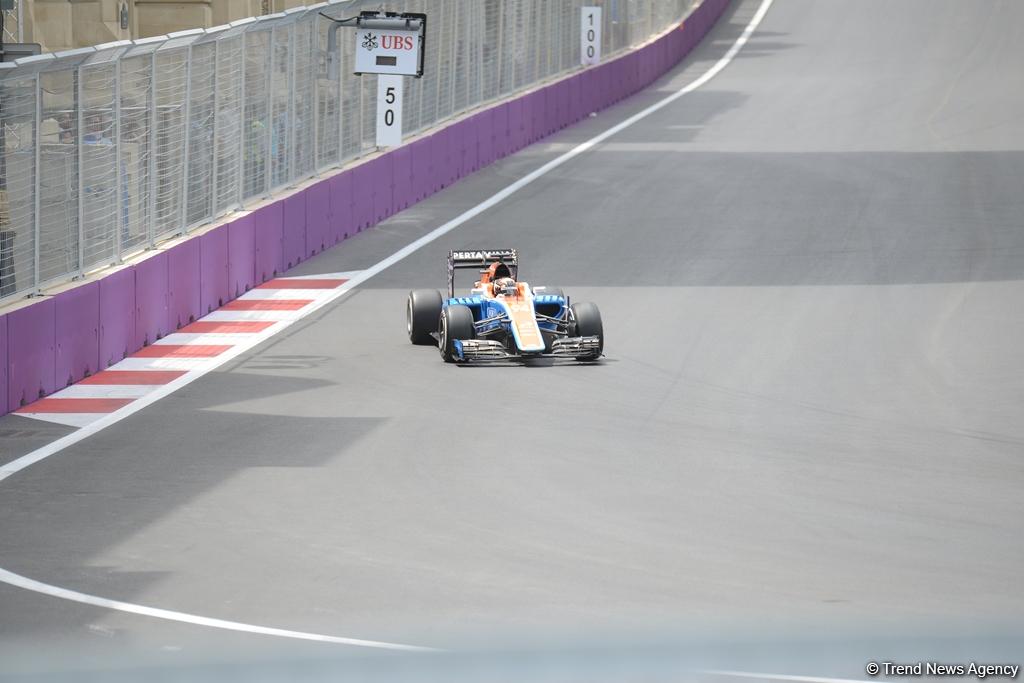 Hamilton continues to dominate F1 First Practice Session in Baku (PHOTO,VIDEO)