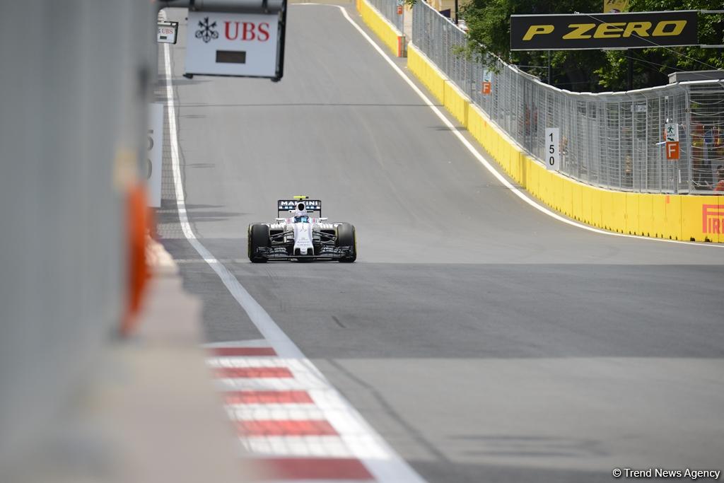 Hamilton continues to dominate F1 First Practice Session in Baku (PHOTO,VIDEO)