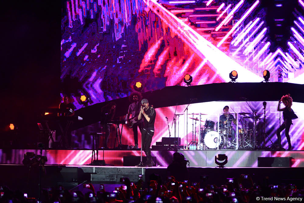 Enrique Iglesias performs in Baku as part of F1 Grand Prix (PHOTO)