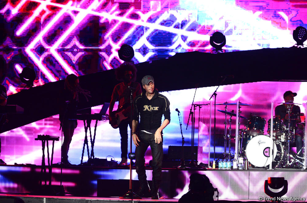 Enrique Iglesias performs in Baku as part of F1 Grand Prix (PHOTO)