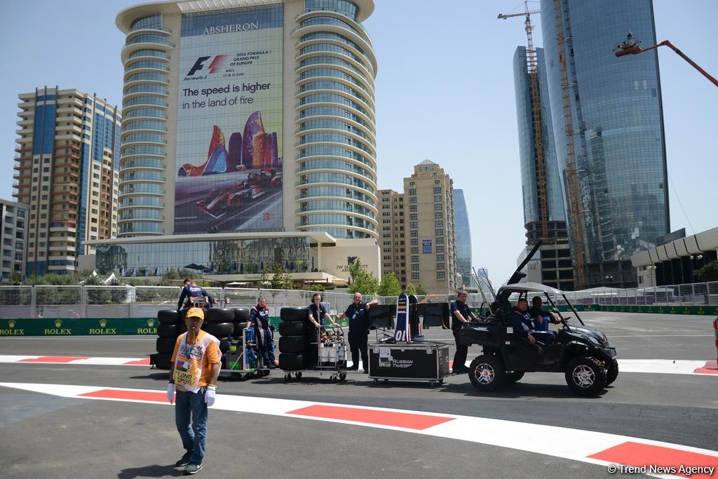 F1 technical staff in Baku conducting pre-racing tests (PHOTO)