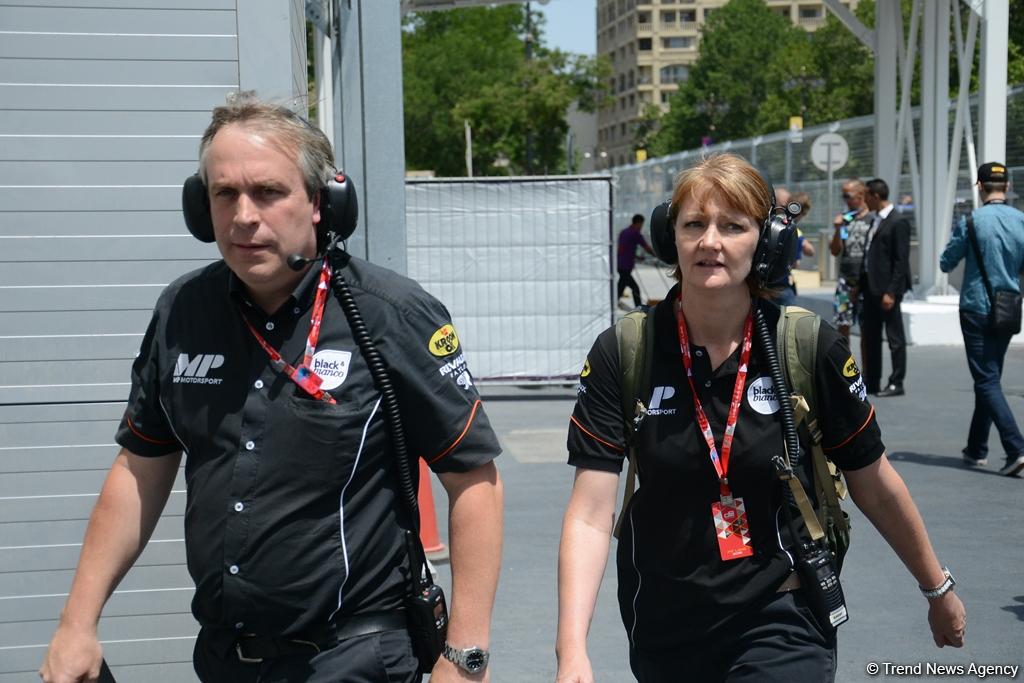 F1 technical staff in Baku conducting pre-racing tests (PHOTO)