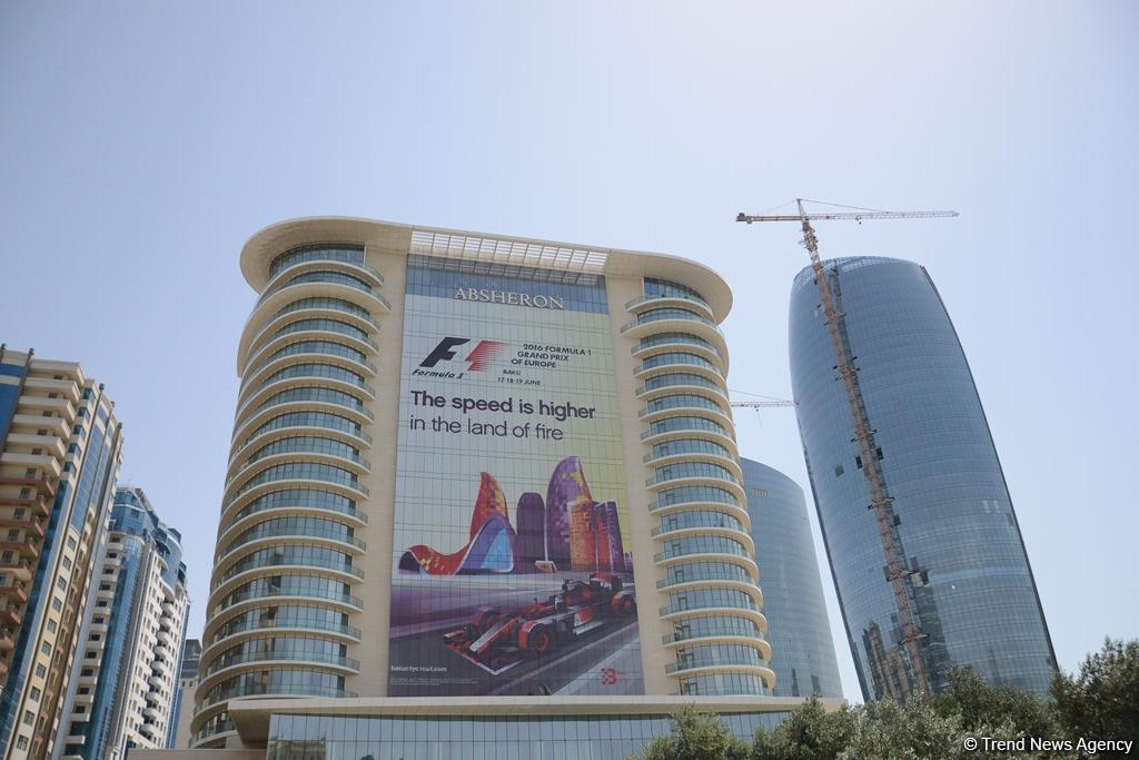 F1 technical staff in Baku conducting pre-racing tests (PHOTO)