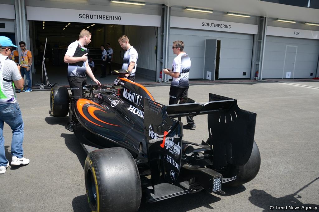 F1 technical staff in Baku conducting pre-racing tests (PHOTO)