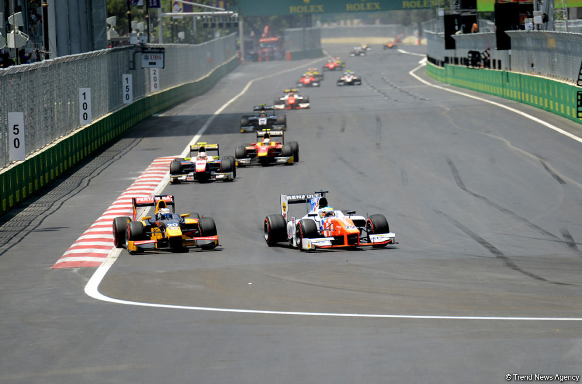 Massive accident at GP2, more drivers fell out of second race in Baku