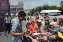 F1 autograph session by Manor’s Haryanto in Baku (PHOTOS)